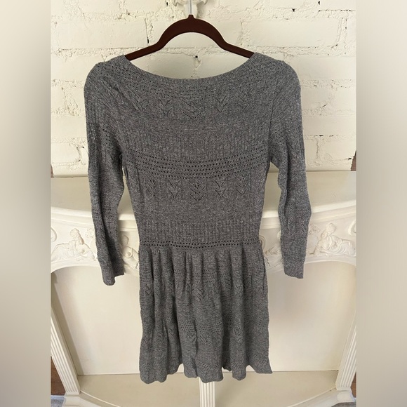 American Eagle Cozy Knit Sweater Dress
Size: Small
EUC - Picture 5 of 8